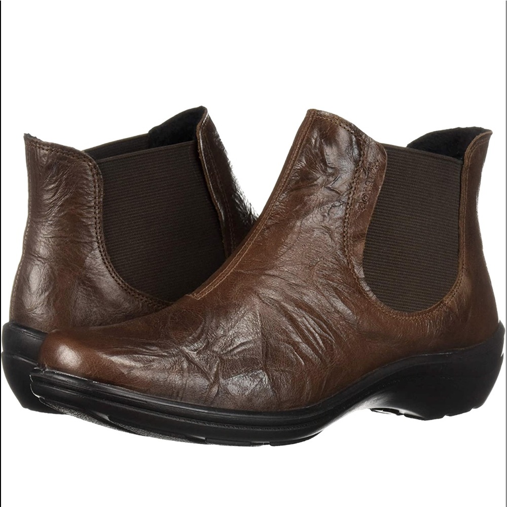 ✨NEW✨ Romika Distressed Leather Ankle Bootie